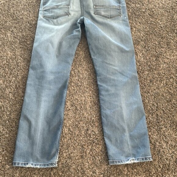 Tommy Bahama 32 x 28 Light Wash Distressed Athletic Straight - Picture 12 of 16